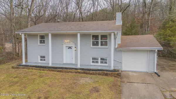 8221 Saint Anthonys Church Rd, Louisville, KY 40214