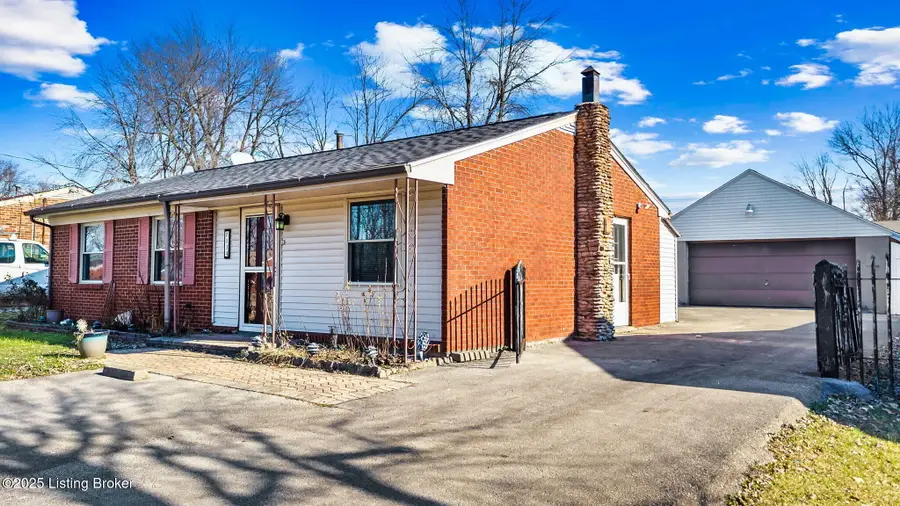 134 Hillside Ln, Louisville, KY 40229 - Image #2