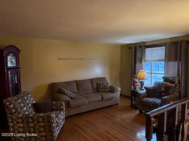 555 Brookley Dr, Louisville, KY 40229 - Image #2