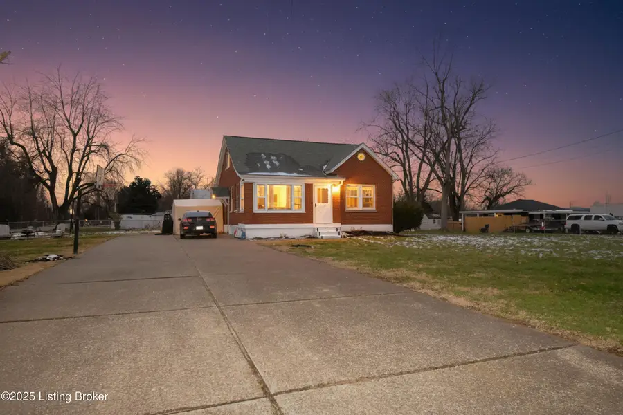 3702 Kramers Ln, Louisville, KY 40216 - #2