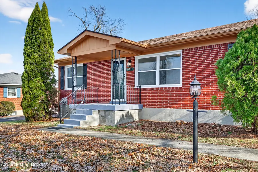 6807 Rock Forest Dr, Louisville, KY 40219 - Image #2
