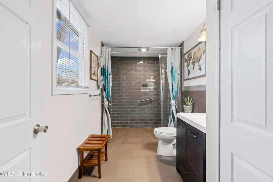 5604 Riata Ct, Louisville, KY 40218 - Image #3