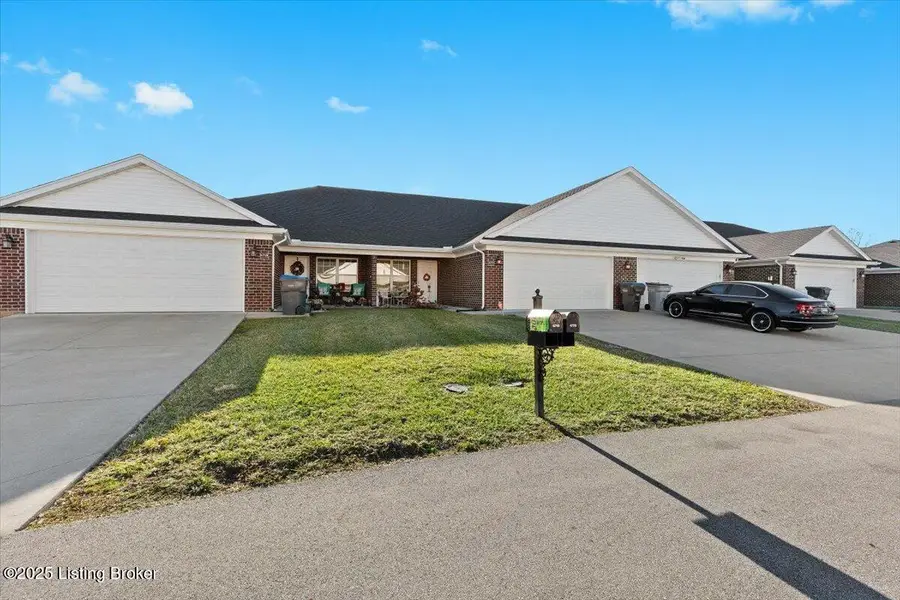 6720 Eagle Wood Dr, Louisville, KY 40272 - #2