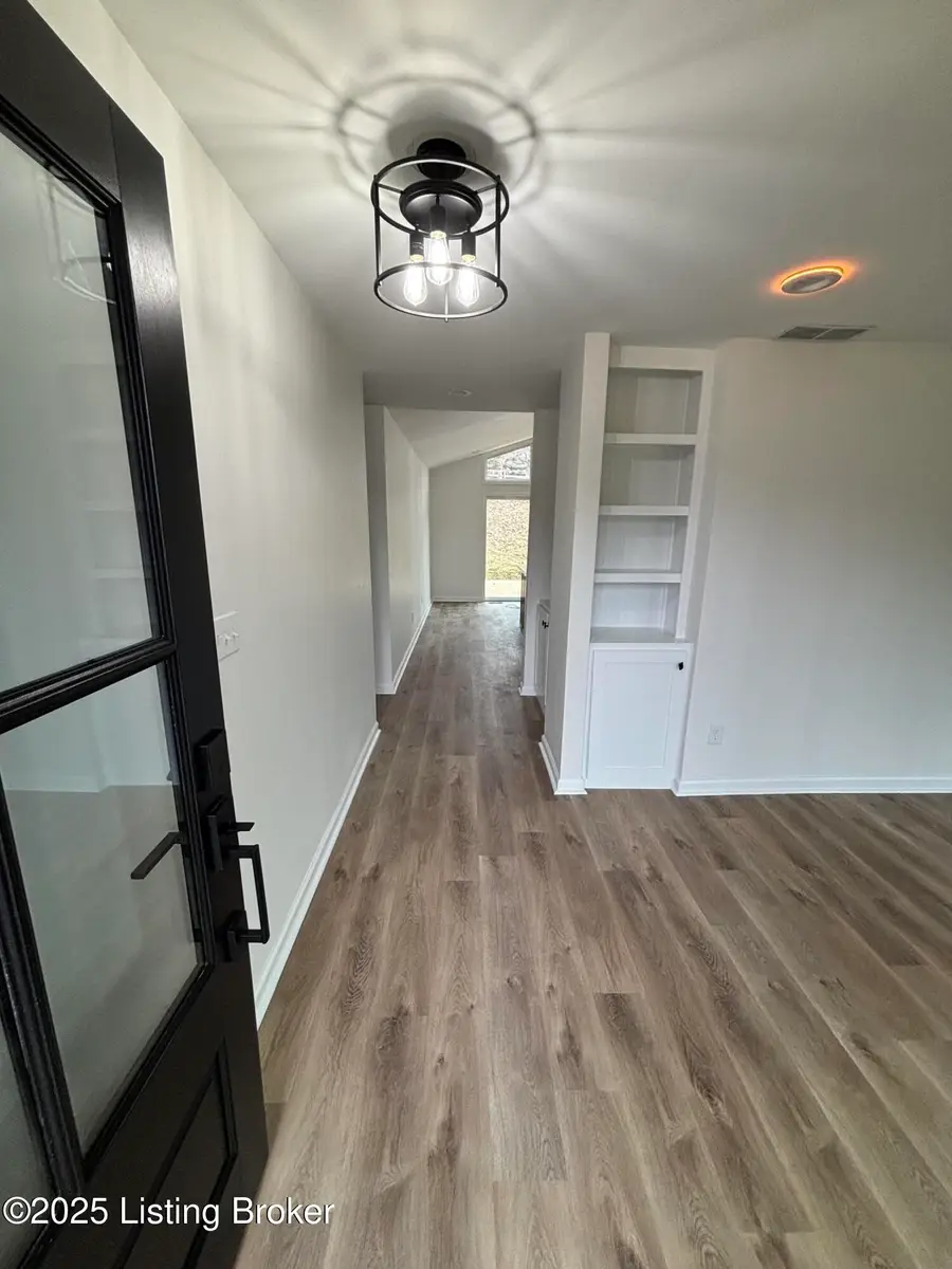 1803 Hawk Hill Rd, La Grange, KY 40031 - Image #2