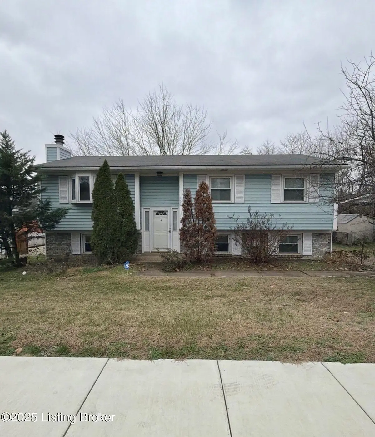 8206 Vaughn Mill Rd, Louisville, KY 40228 - Image #1