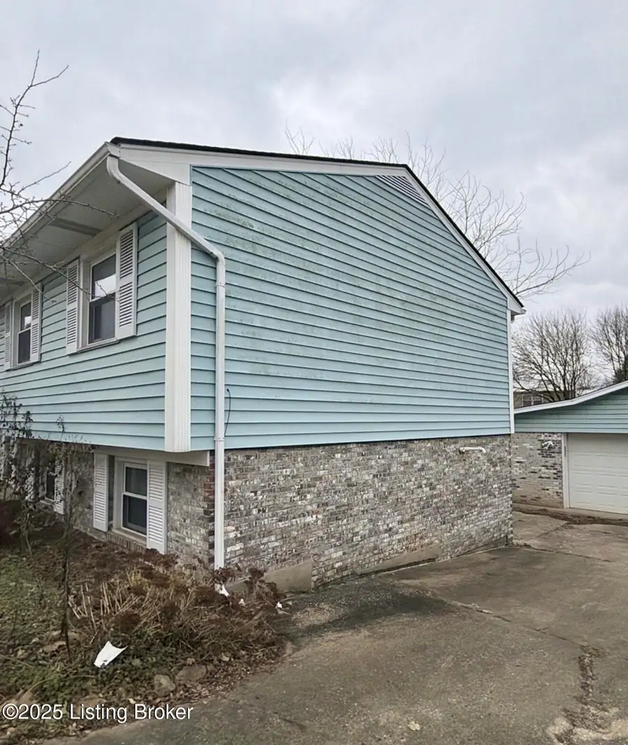 8206 Vaughn Mill Rd, Louisville, KY 40228 - Image #3