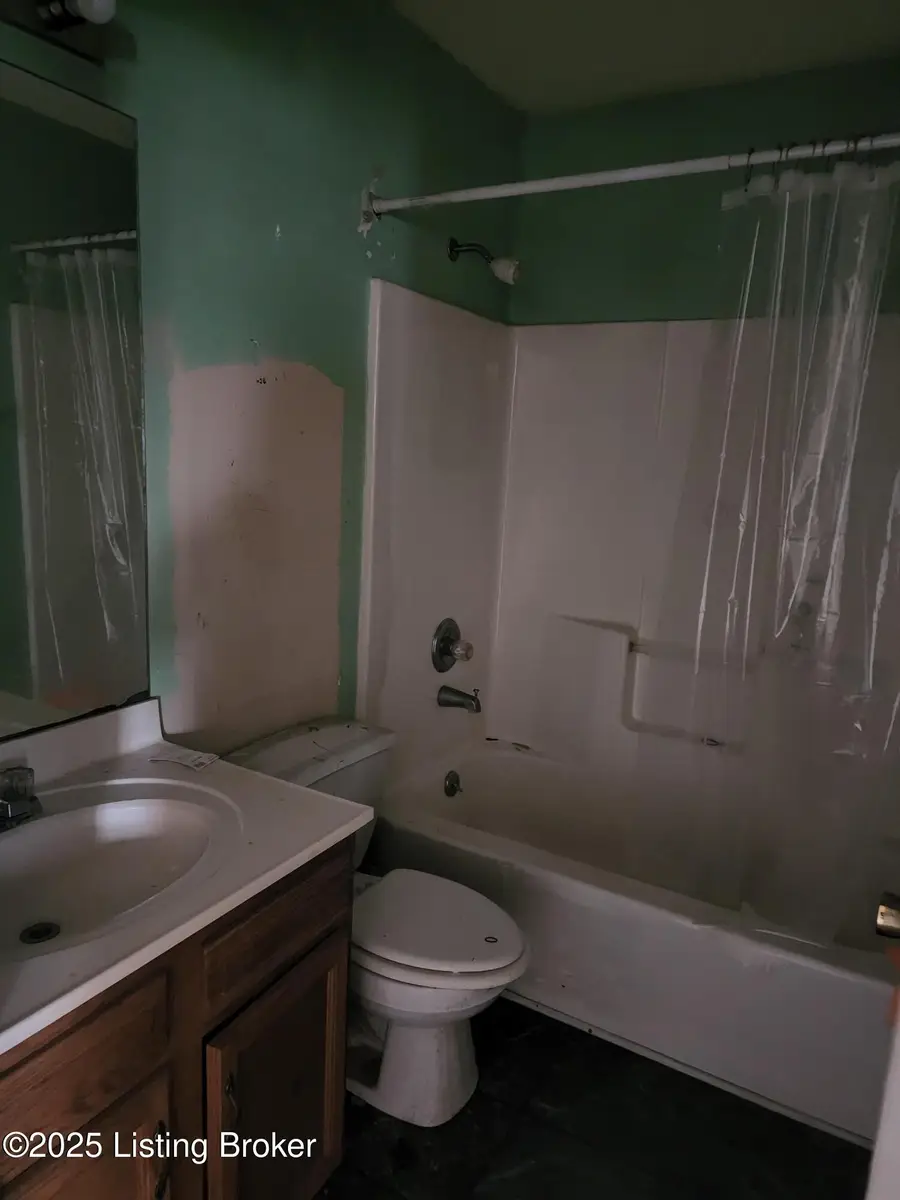 1323 Forest Dr, Louisville, KY 40219 - Image #3