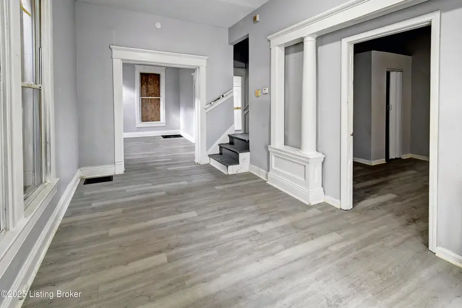646 S 35th St, Louisville, KY 40211 - Image #2