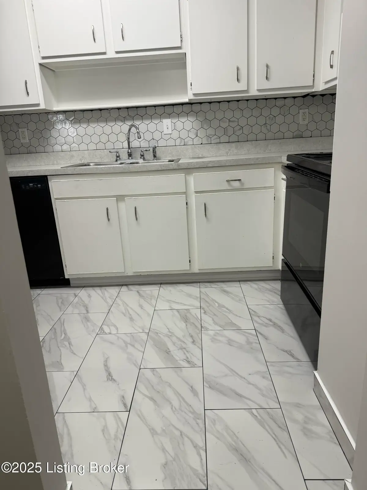 7066 Wildwood Cir #APT 143, Louisville, KY 40291 - Image #1