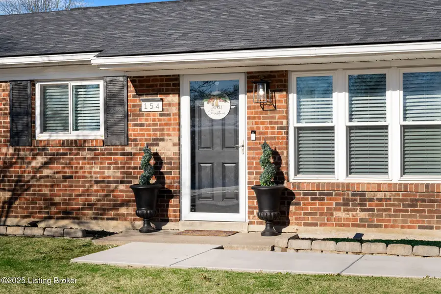 154 Greenbriar Ln, Louisville, KY 40229 - Image #2