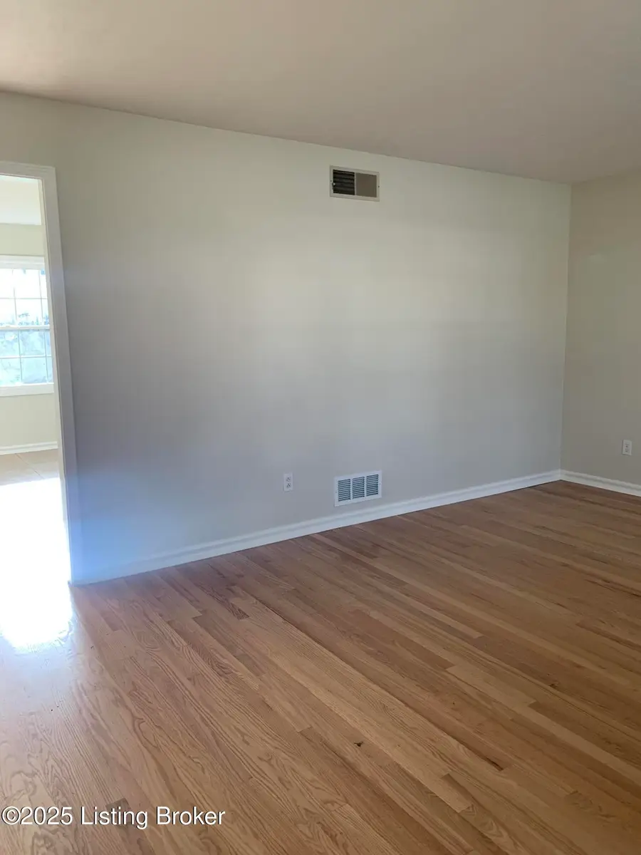 6604 Lure Ln, Louisville, KY 40229 - Image #2