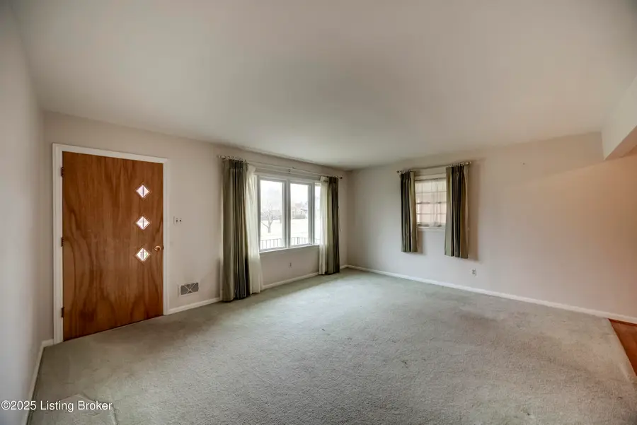 3708 Glen Oak Dr, Louisville, KY 40218 - Image #3