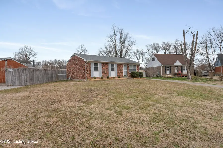 9611 Britannia Ct, Louisville, KY 40272 - Image #2