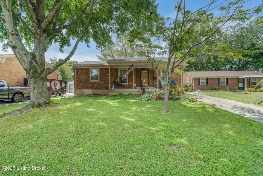 8106 Carnes Dr, Louisville, KY 40219 - Image #2