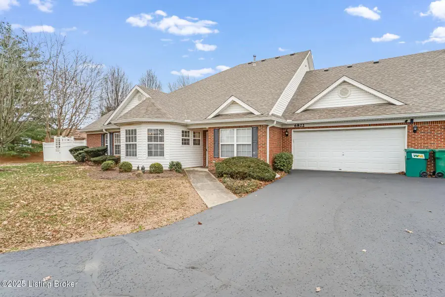 6822 Casey Pl, Louisville, KY 40229 - Image #2