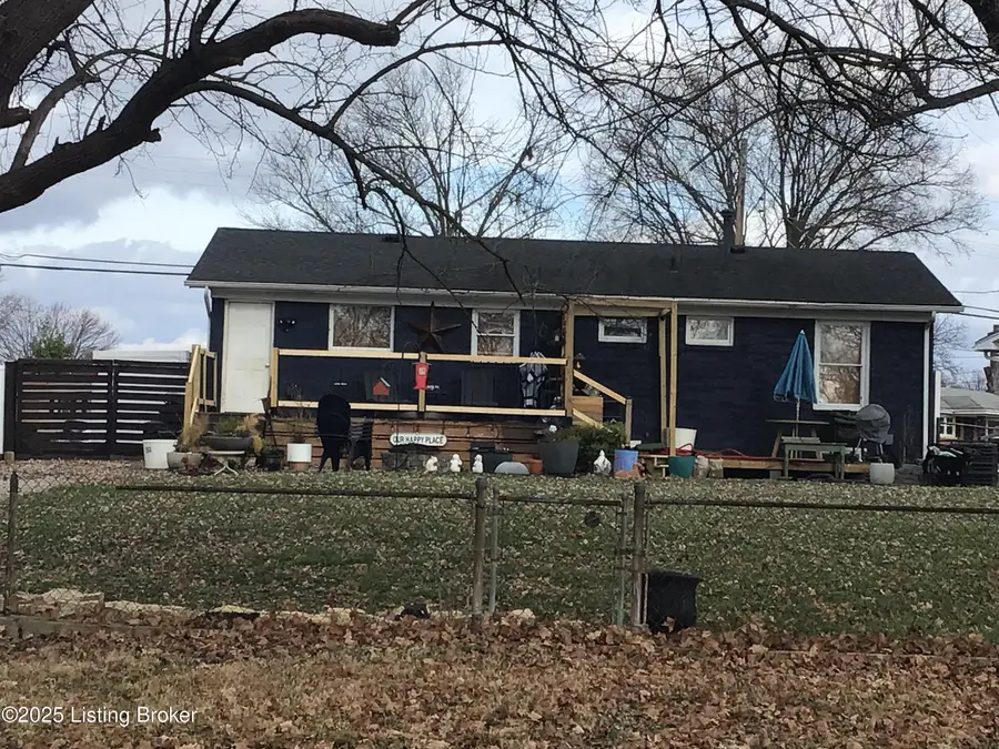 3460 Heatherfield Dr, Louisville, KY 40216 - Image #2