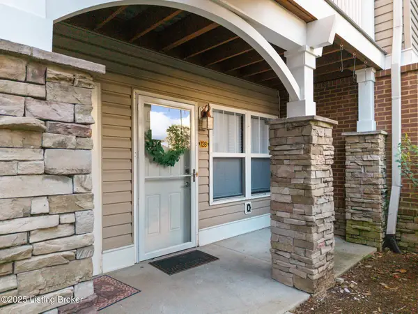 3802 Falcon Crest Dr #128, Louisville, KY 40219