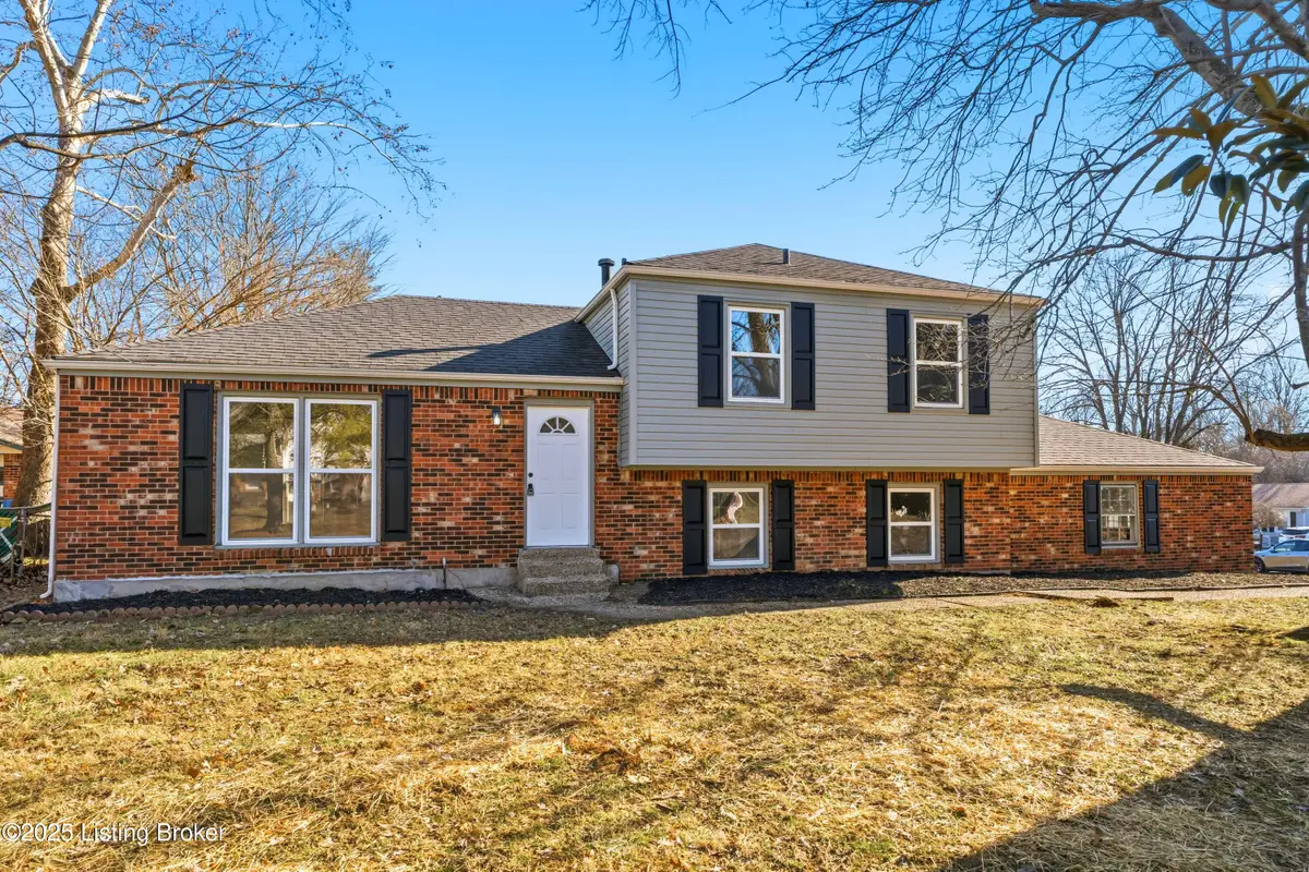 8011 Cortland Dr, Louisville, KY 40228 - Image #1