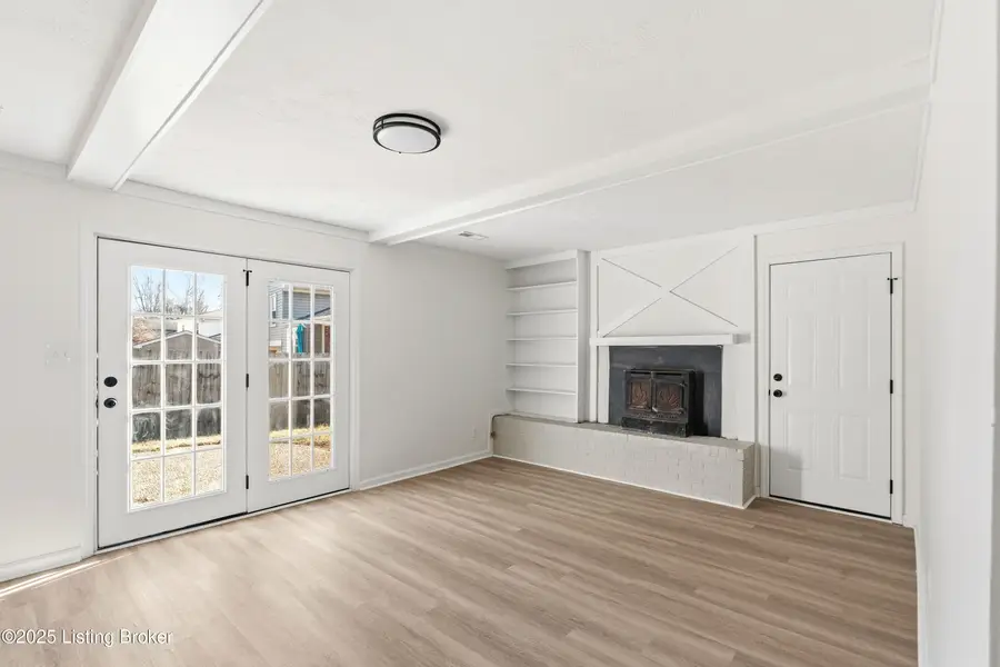 8011 Cortland Dr, Louisville, KY 40228 - Image #2