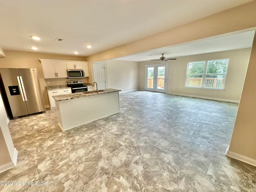 214 Dixon Cir, Vine Grove, KY 40175 - Image #2