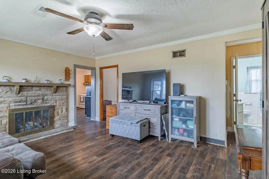 160 Dawson Dr, Shepherdsville, KY 40165 - Image #2