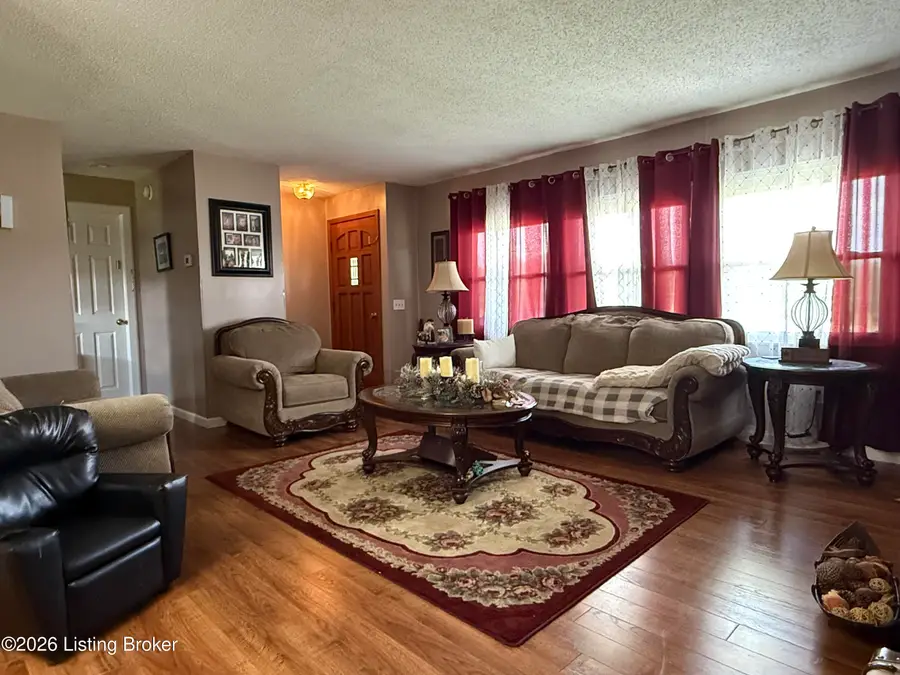 425 Oklahoma Rd, Bee Spring, KY 42207 - Image #3