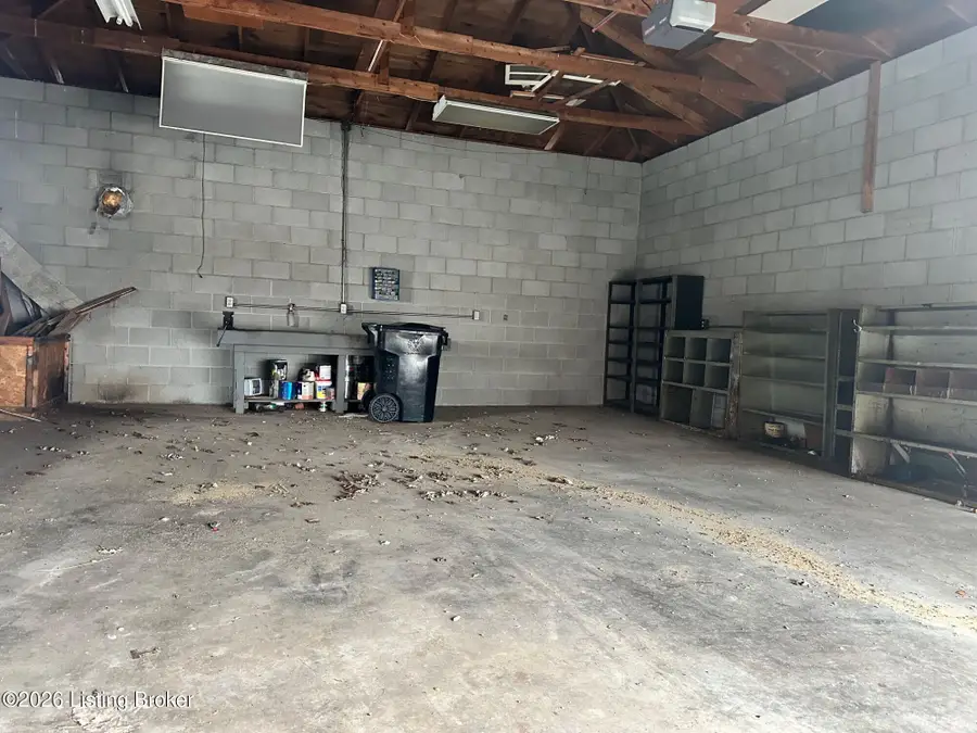 7207 Ivan Ct, Louisville, KY 40214 - Image #3