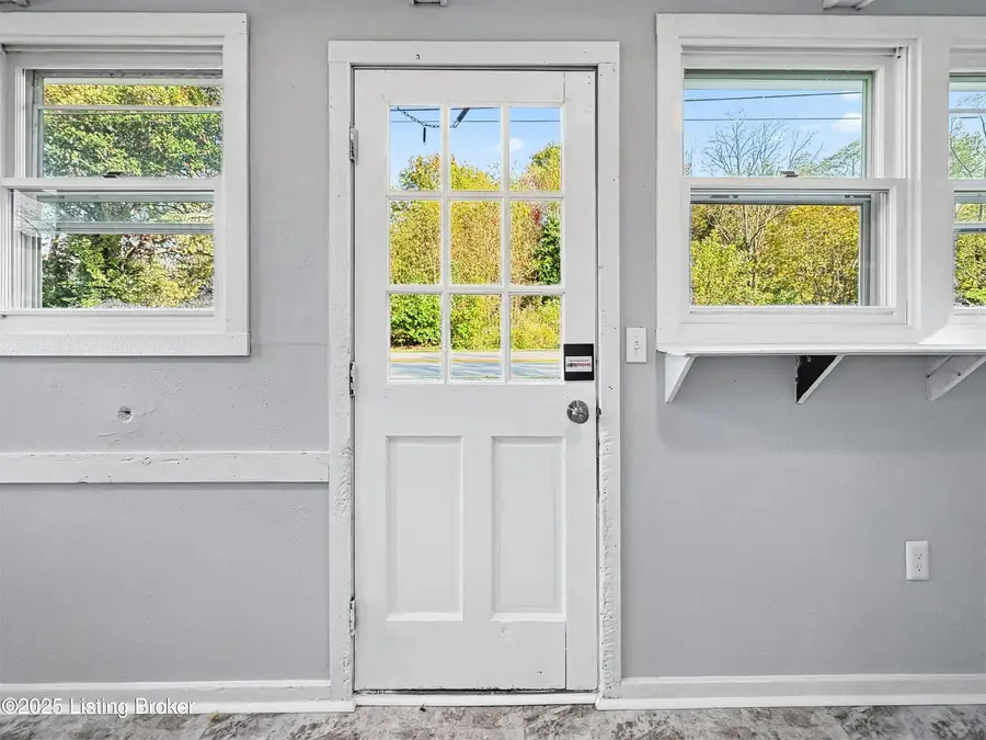 13020 E Orell Rd, Louisville, KY 40272 - Image #2