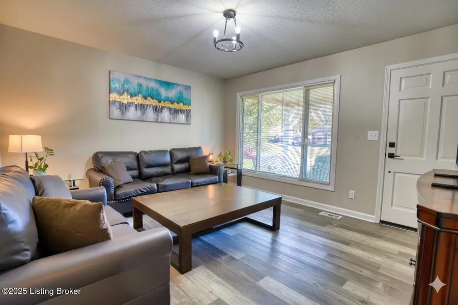 7406 Ronan Dr, Louisville, KY 40258 - Image #3