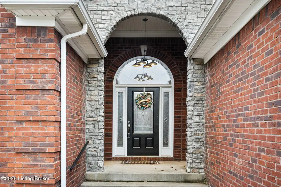 111 Victory Lake Dr, Vine Grove, KY 40175 - Image #2