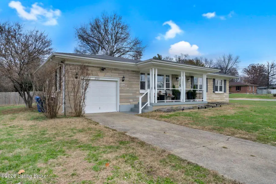 2527 Hampstead Dr, Louisville, KY 40216 - Image #2
