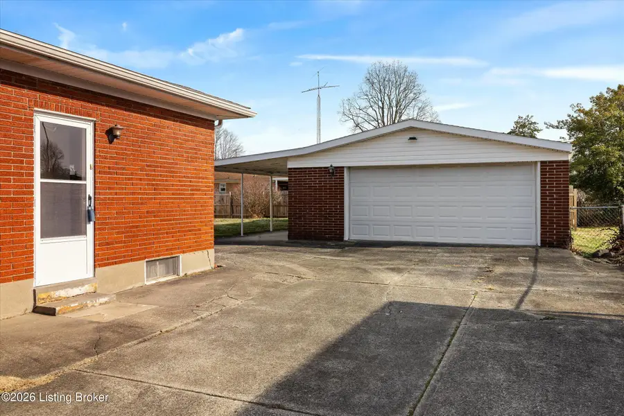 8707 Seaforth Dr, Louisville, KY 40258 - Image #3
