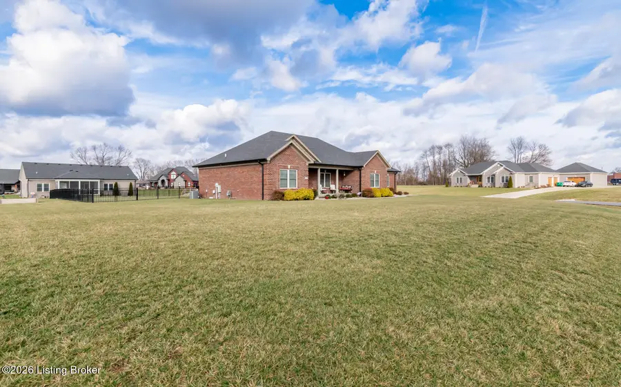 130 Megan Dr, Shepherdsville, KY 40165 - Image #2