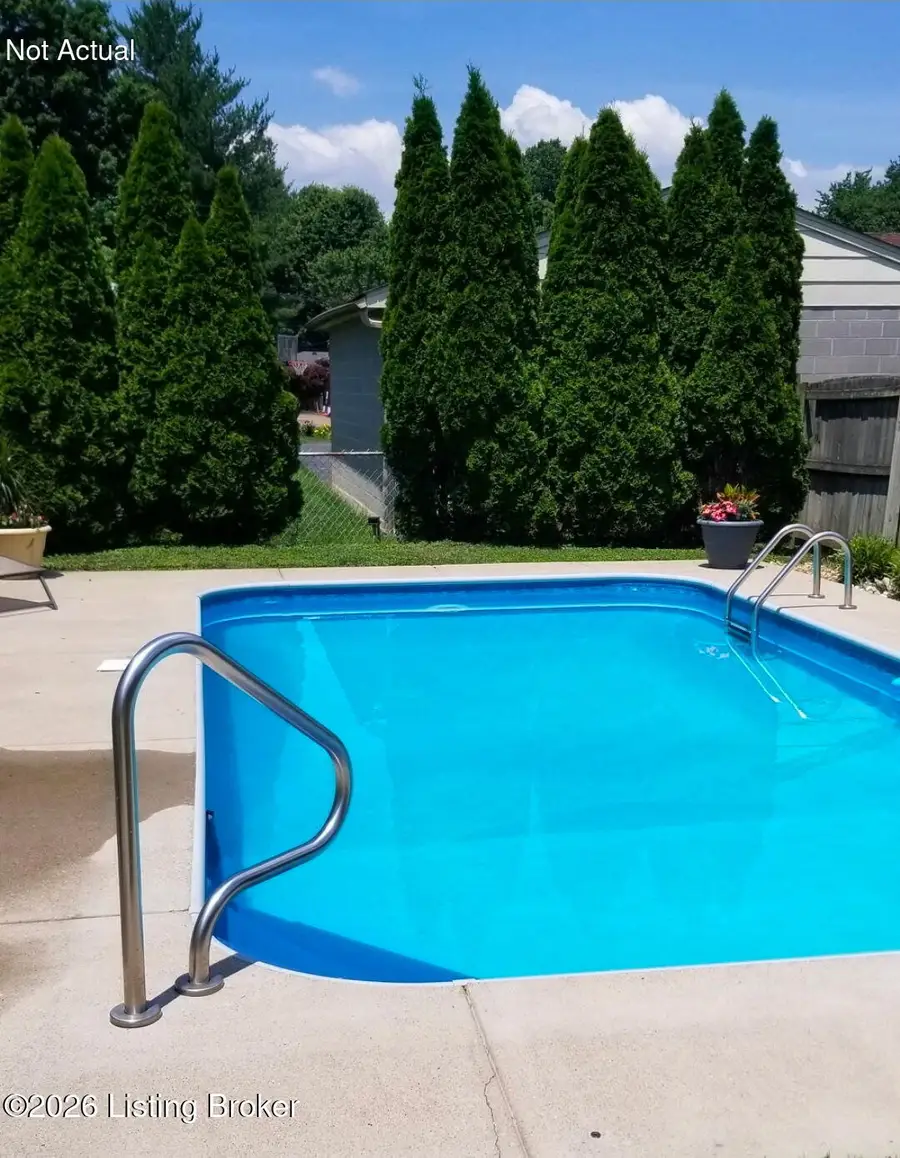 10402 Meadowview Dr, Louisville, KY 40272 - Image #3