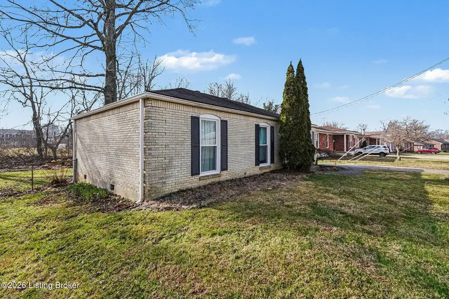 6214 Lynnchester Dr, Louisville, KY 40219 - Image #2