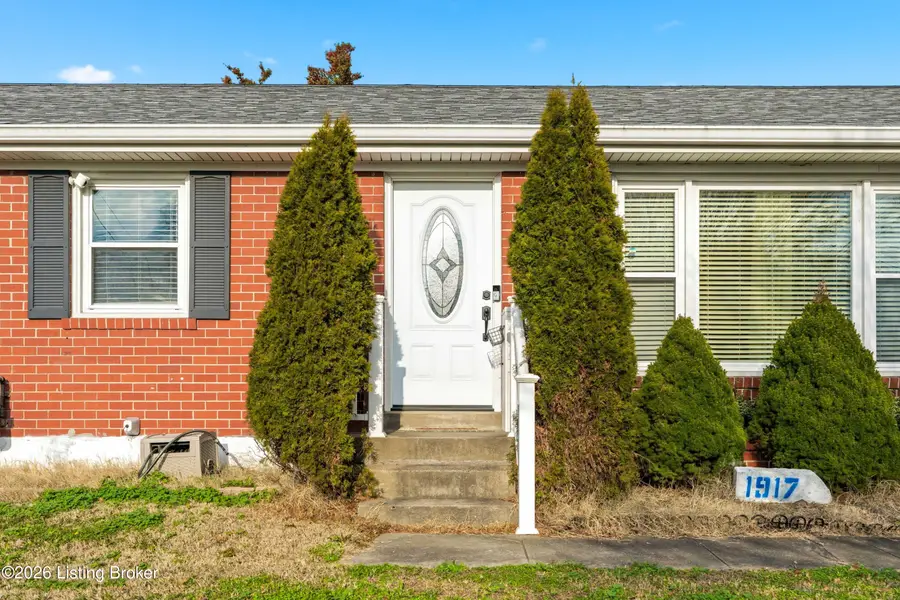 1917 Taffeta Dr, Louisville, KY 40272 - Image #2