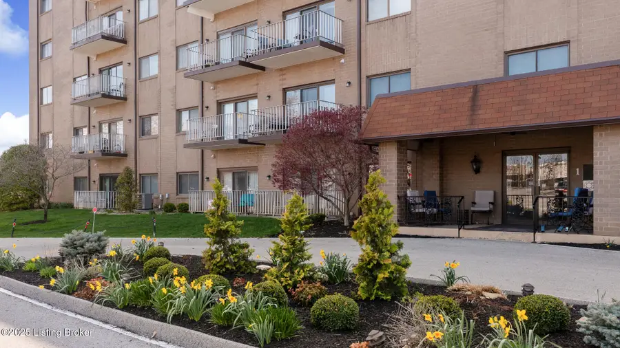 3030 Breckenridge Ln #204, Louisville, KY 40220 - Image #2