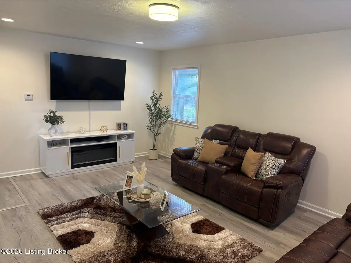 216 S Russell Ave, Versailles, KY 40383 - Image #1