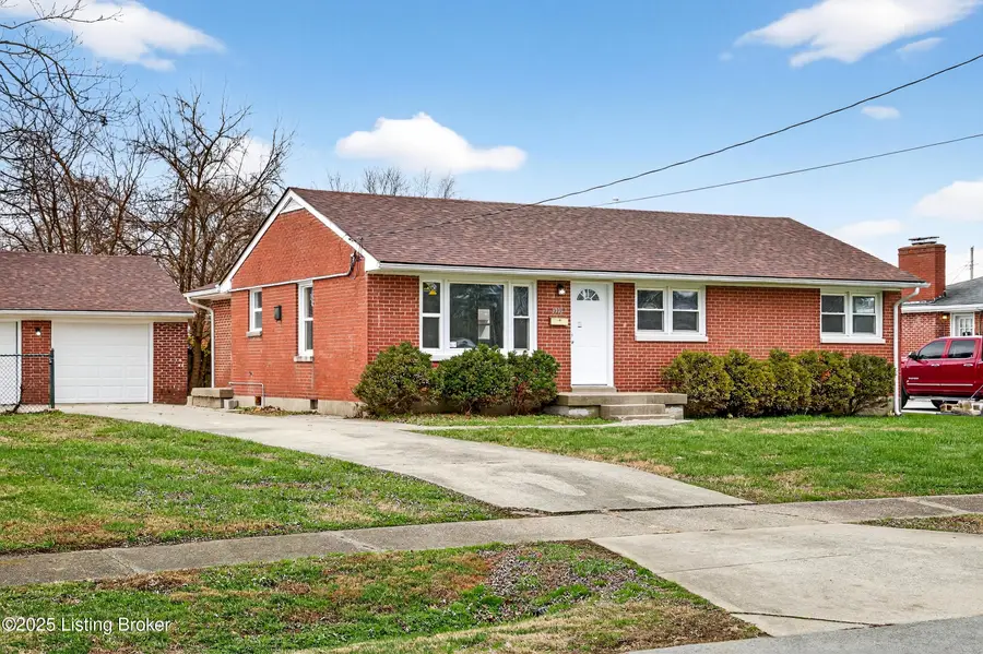 1910 Dixie Garden Dr, Louisville, KY 40272 - Image #3