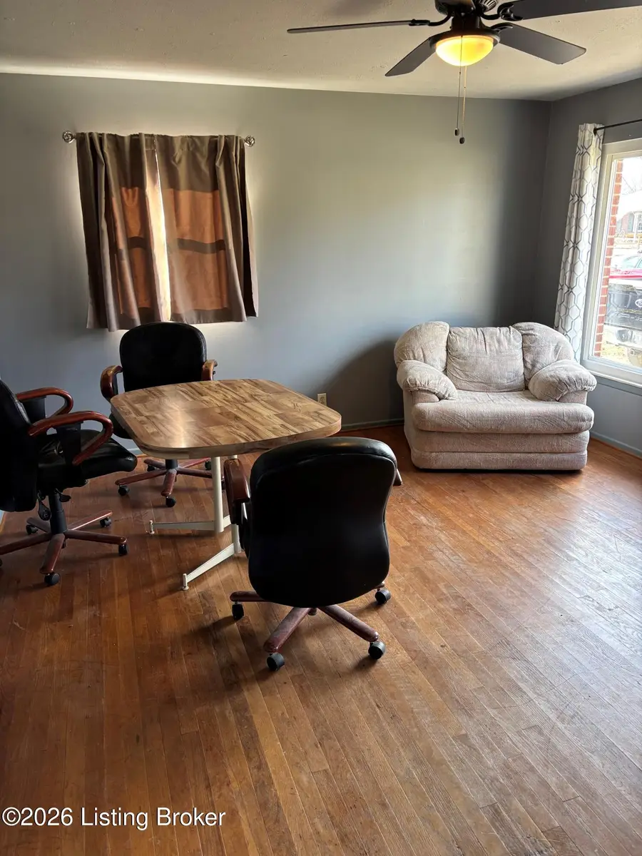 9407 Shanna Dr, Jeffersontown, KY 40299 - Image #3