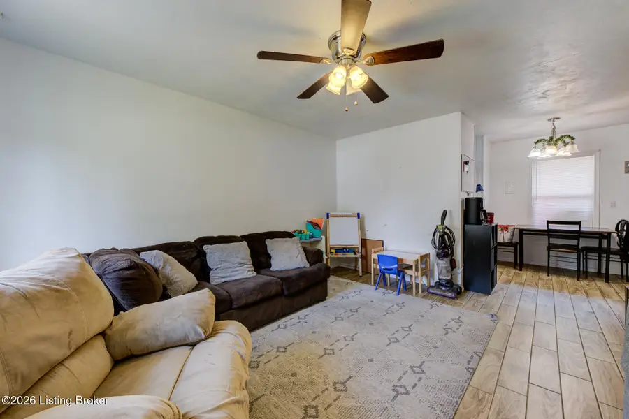 4804 Granada Dr, Louisville, KY 40272 - Image #3