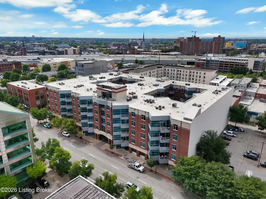 324 E Main St #UNIT 404, Louisville, KY 40202 - Image #2