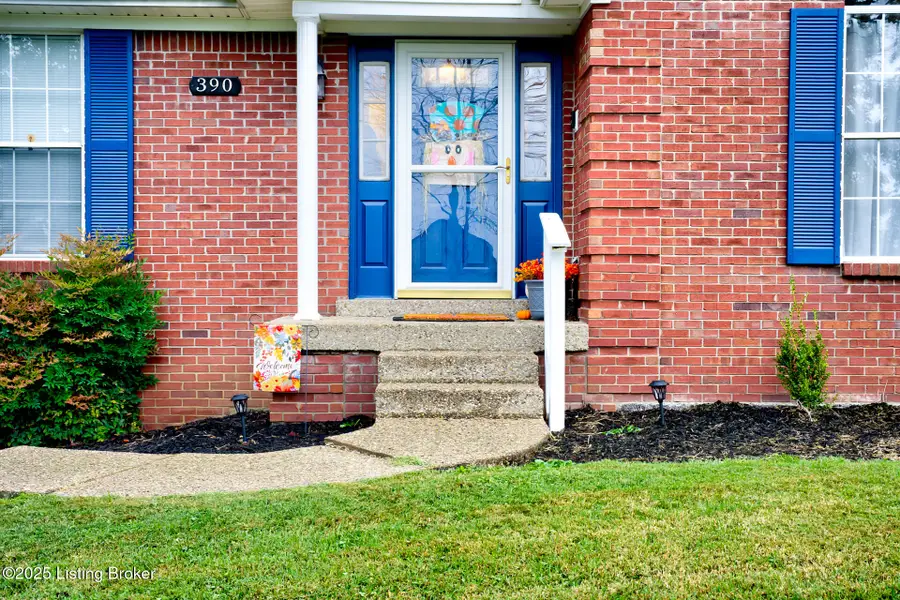390 Shadowlawn Dr, Louisville, KY 40229 - Image #3