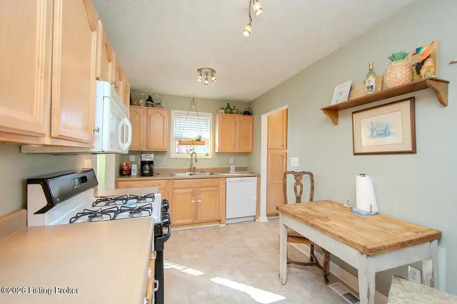 1115 Lone Oak Ave, Louisville, KY 40219 - Image #2