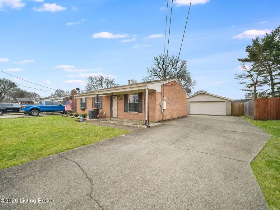 1035 Summitt Dr, Louisville, KY 40229 - Image #3