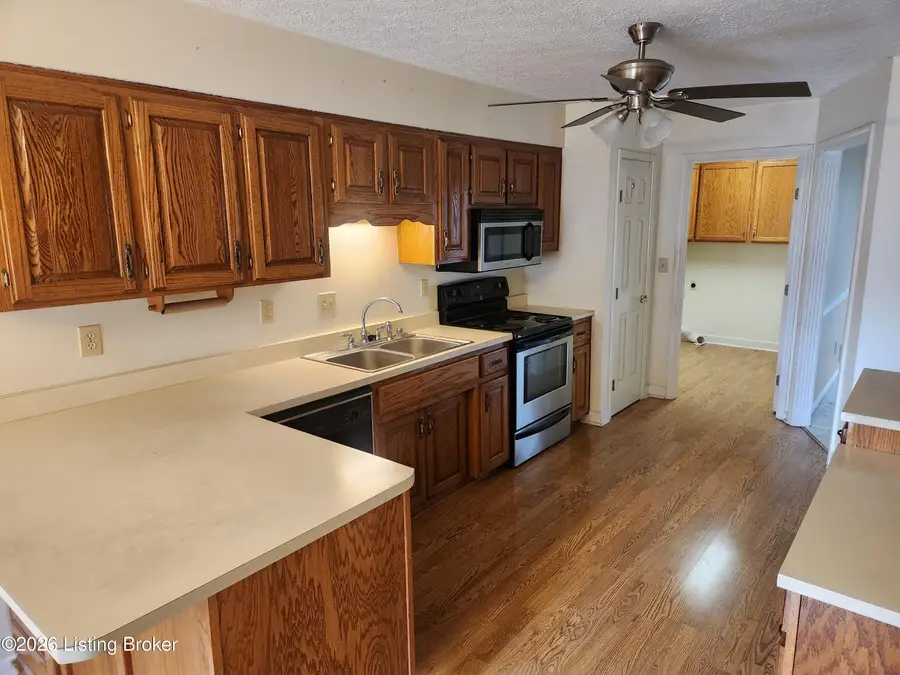 7318 York River Rd, Louisville, KY 40214 - Image #3