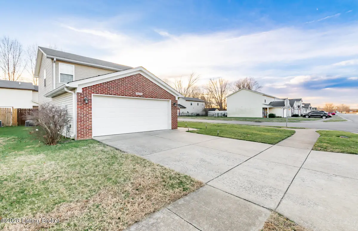 6233 Valley Forest Dr, Louisville, KY 40219 - Image #1