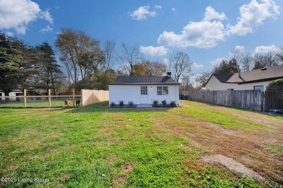 4521 River Front Dr, Louisville, KY 40216 - Image #3