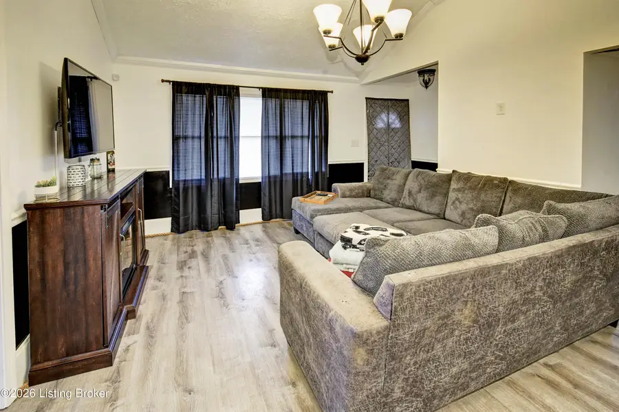 7110 Rainbow Dr, Louisville, KY 40272 - Image #3