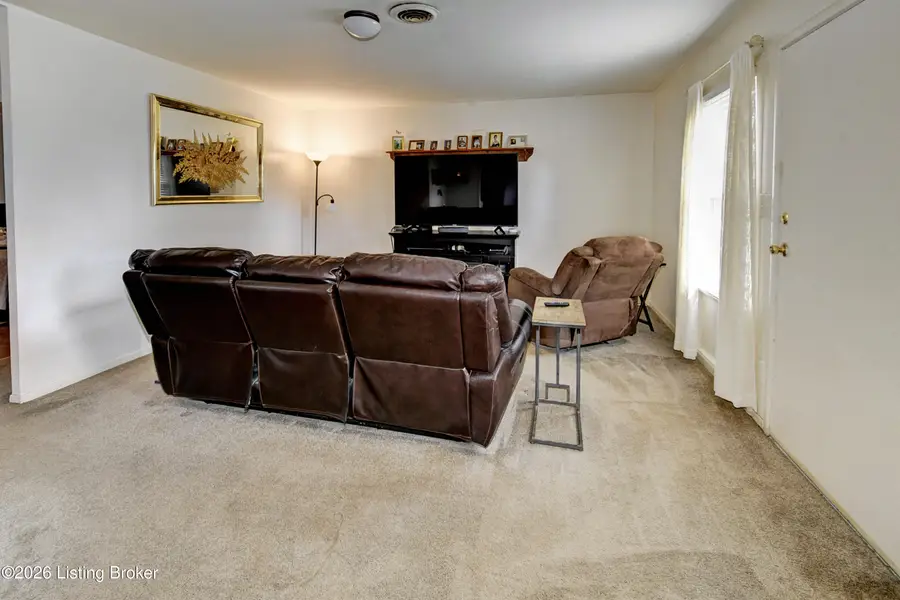 10010 Donau Ln, Louisville, KY 40272 - Image #2